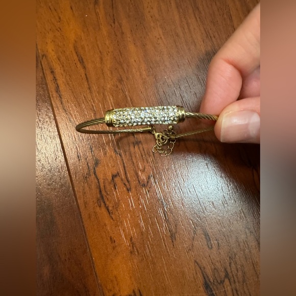 Elegant Gold Bracelet - Picture 4 of 4